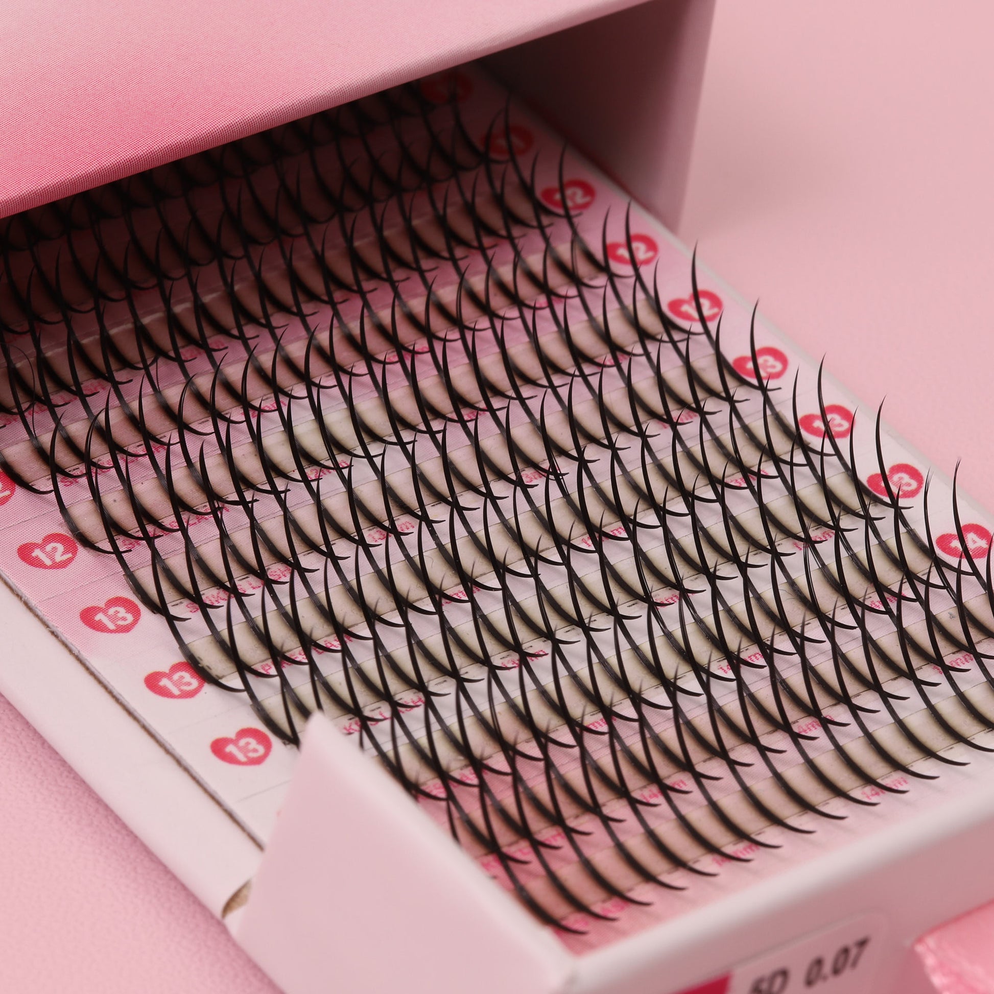 spike lash extensions.